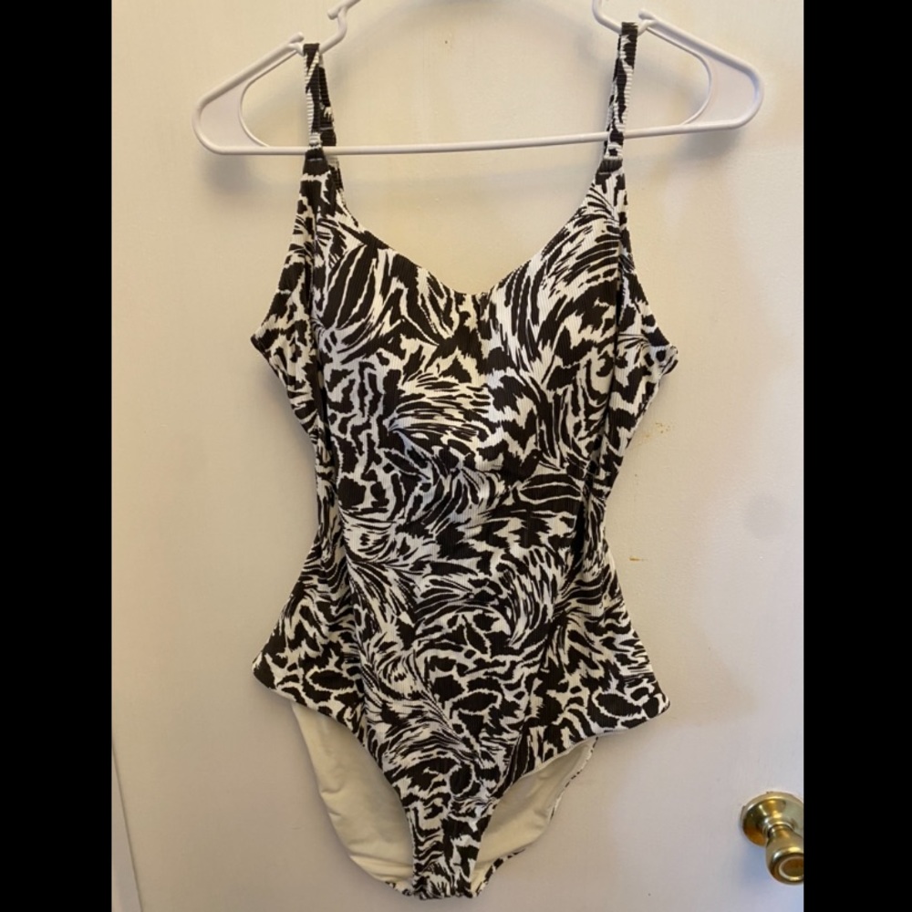 Long torso rubbed size xl long swim suit, ties in back